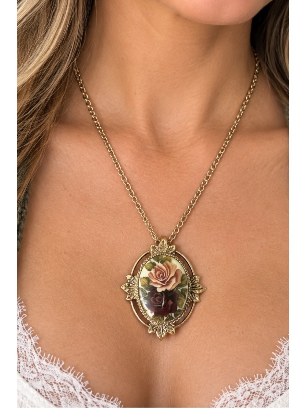 Rose porcelain cameo pendant Gold tone Vintage Sarah Coventry Necklace